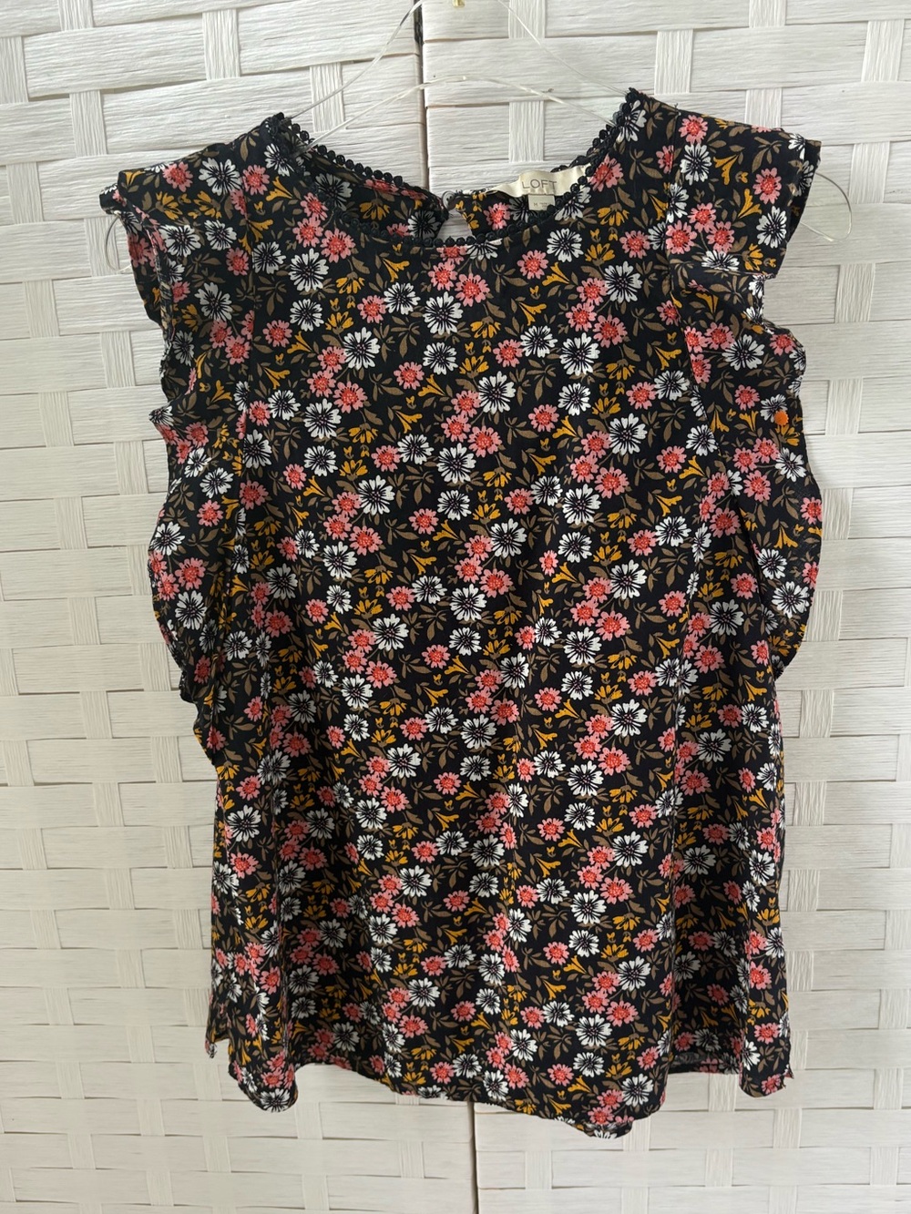 LOFT Medium Black Floral Ruffle Cap-Sleeve Cotton Top Open Keyhole Back Party